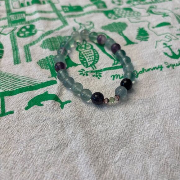 Elegant Multicolor Beaded Bracelet fluorite 7” with Swarovski beads - Picture 4 of 5